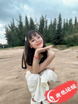 嘉禾00后白虎少女